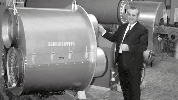 Erich Benninghoven around 1960 in front of a large burner
