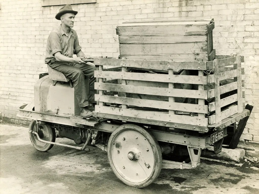1917: The first Tructractor was built in Buchanan, Michigan, USA.