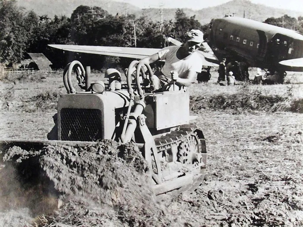 1941 - 1945: CLARK produced military forklift trucks and tow tractors.