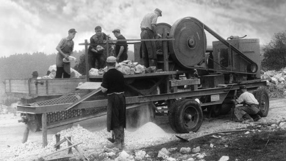 1950: Hand-fed, wheeled mobile jaw crusher with drum screen.