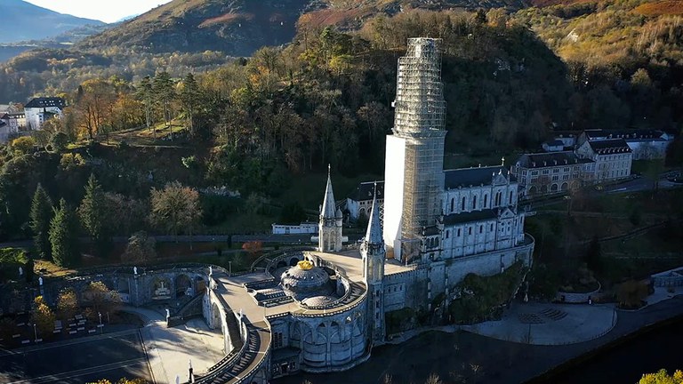 Tailor-made scaffolding solutions for the restoration of the Sanctuary of Lourdes
