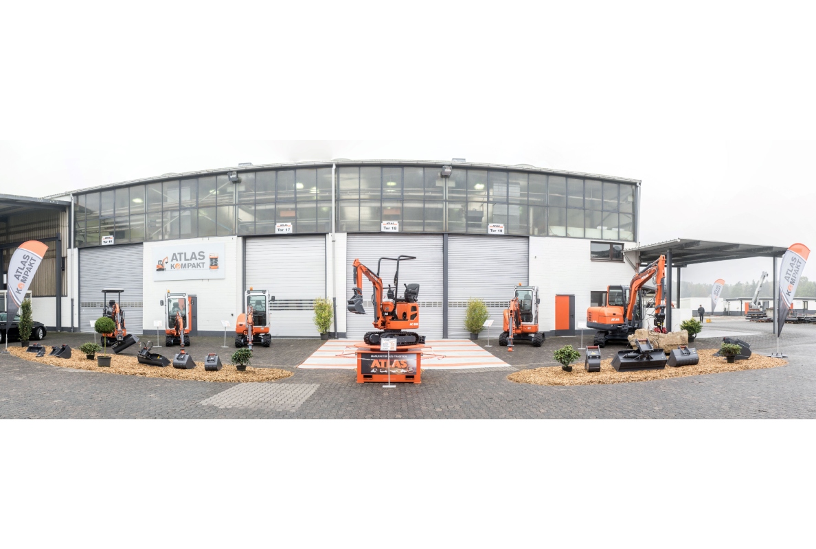 Product range of ATLAS mini and midi excavators on display in front of the Delmenhorst factory