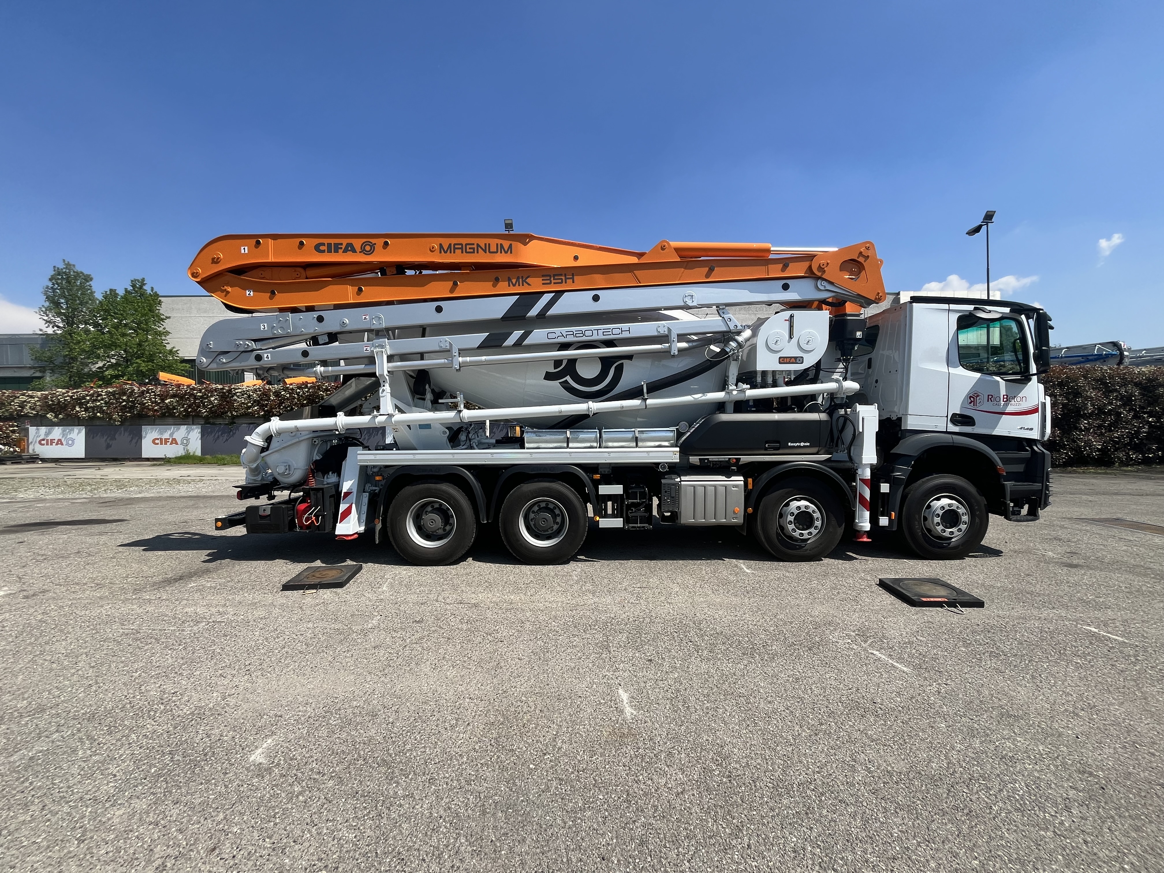 CIFA presents the new Magnum MK35H with carbon boom at Bauma 2025