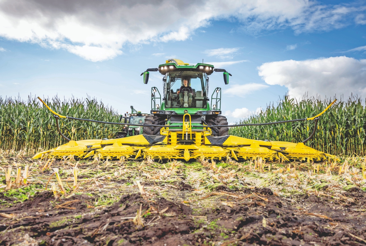 John Deere F8|F9 Forage Harvesters Feature New 400Pro Multicrop Header from Kemper