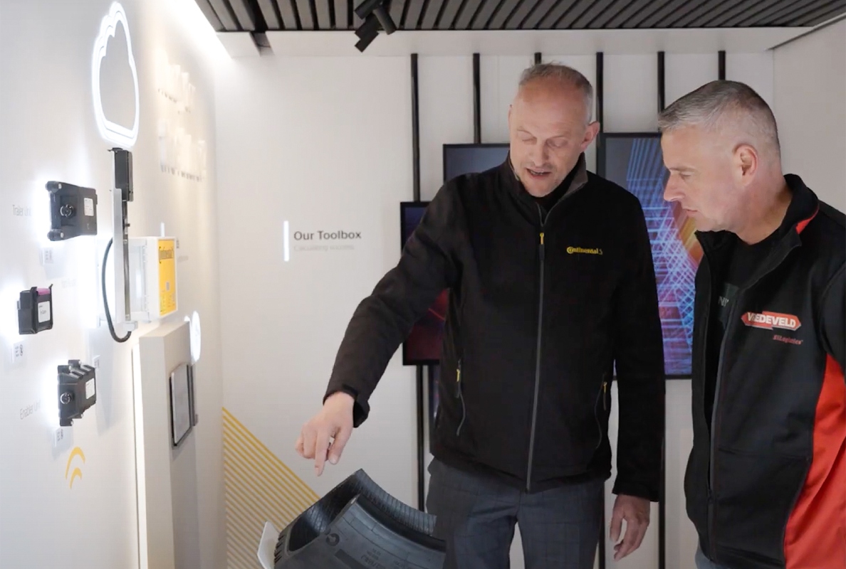 Sustainable collaboration: Bart Piceu, Digital Solutions Manager at Continental, and Frans Gerding, Fleet Manager at the Vredeveld Group.