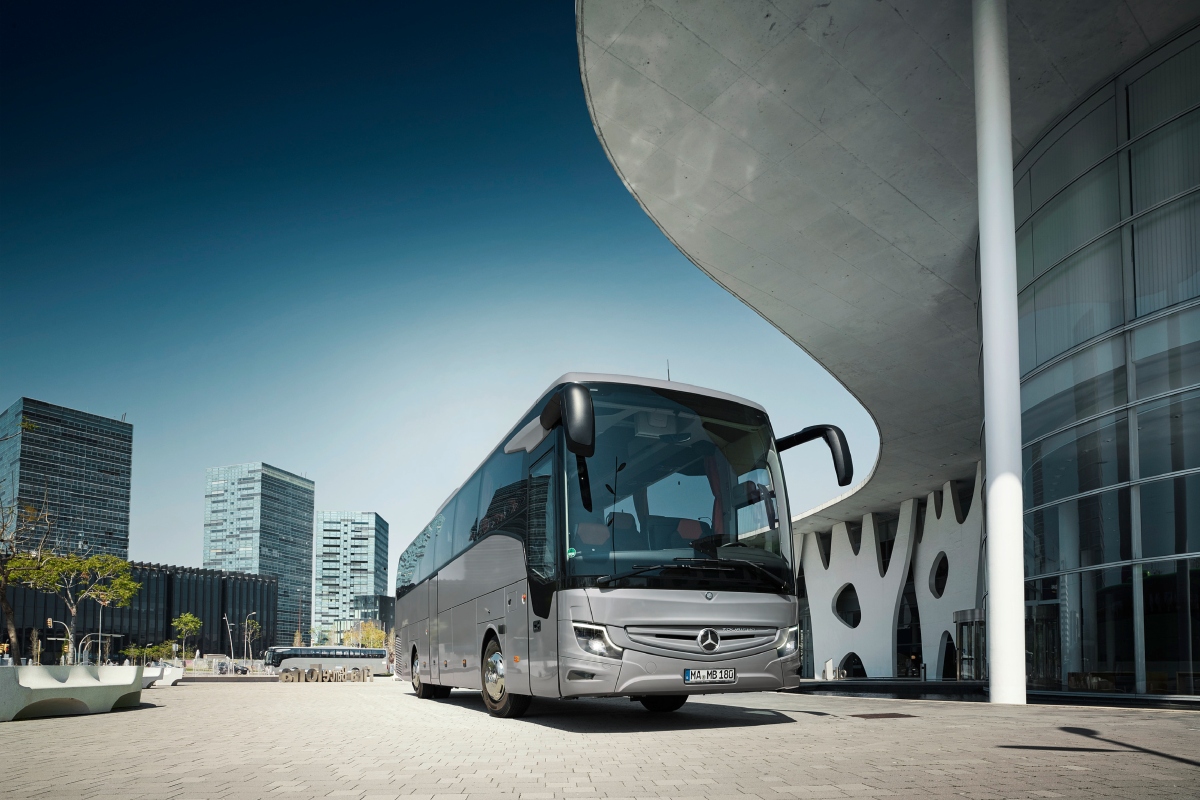 Daimler Buses Makes its Coaches Even More Efficient, Digital and Safer