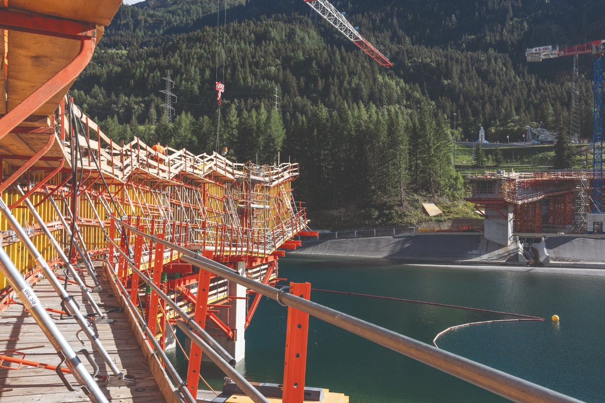 Ponte Valnit forms part of the redesign of the Airolo motorway junction as part of the second Gotthard road tunnel project.