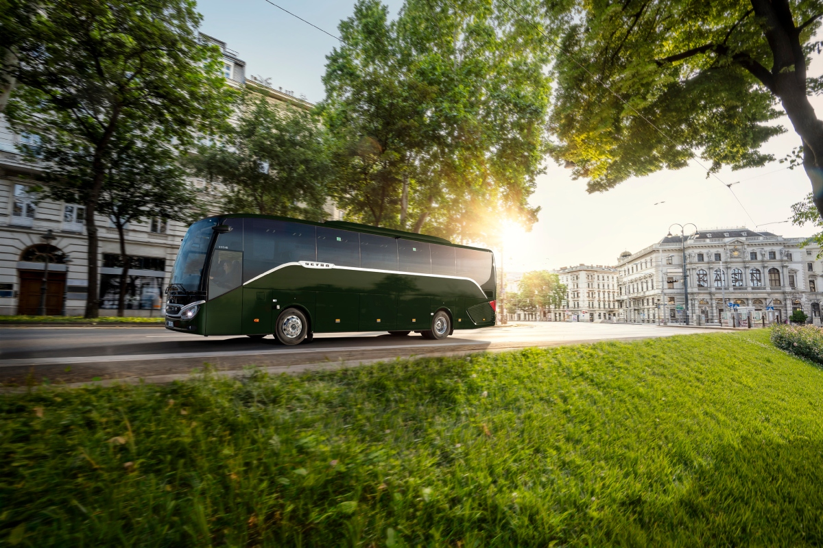 Daimler Buses Makes its Coaches Even More Efficient, Digital and Safer