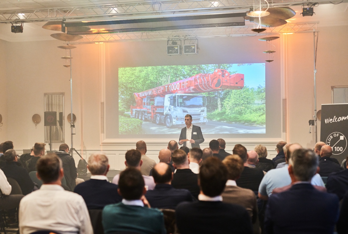 Uwe Strotmann, Managing Director of Ruthmann Holdings GmbH, welcomed his guests at Velen Castle.