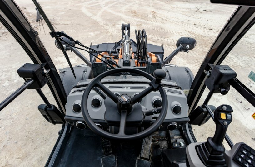 CASE takes on 100hp segment with new 421G wheel loader