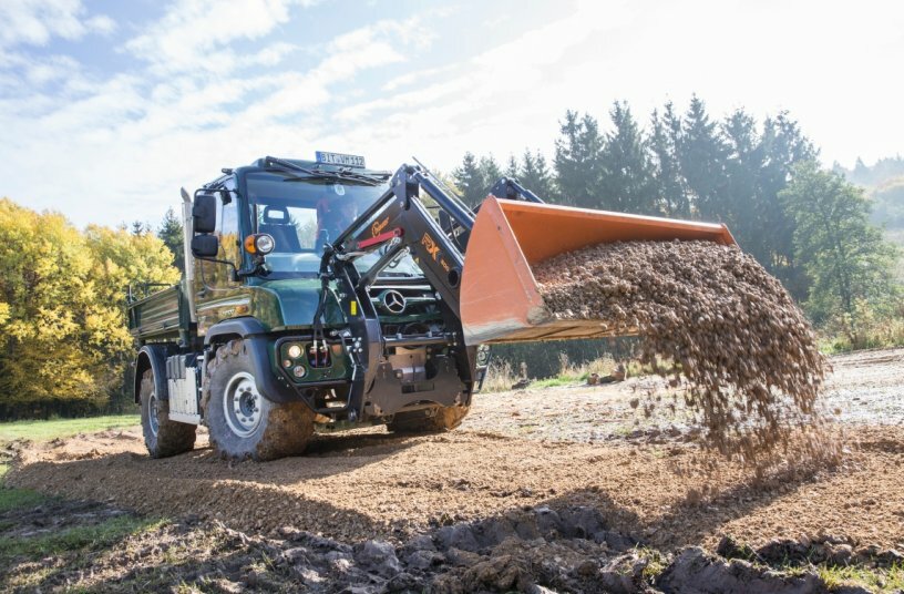 Unimog implement carrier with front loader