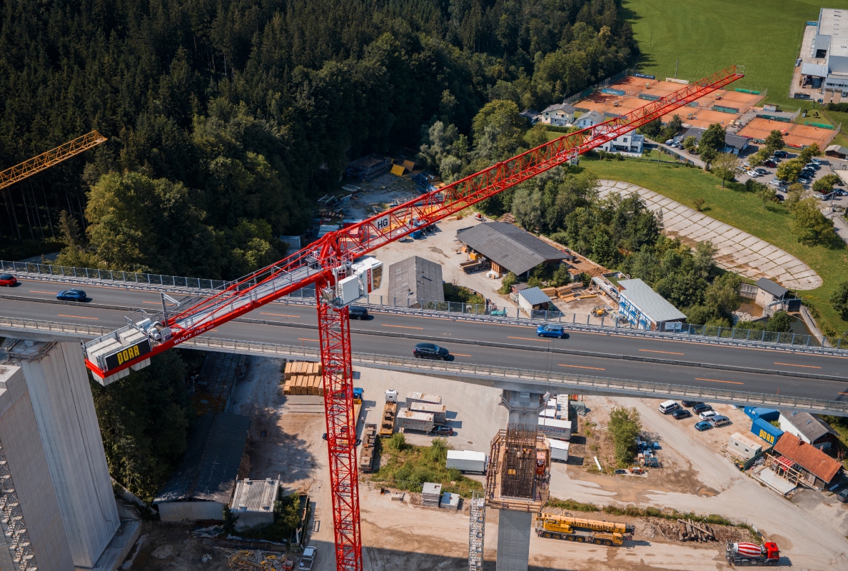 The new Aurach Bridge is 50 meters high and 420 meters long, with piers whose foundations rest on bored piles more than 30 meters deep.