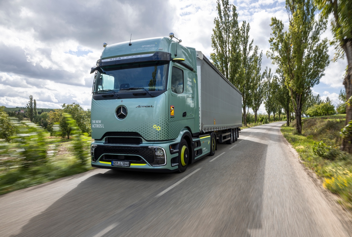 The Actros L on the roads around Molsheim, facility of Mercedes-Benz Trucks in France