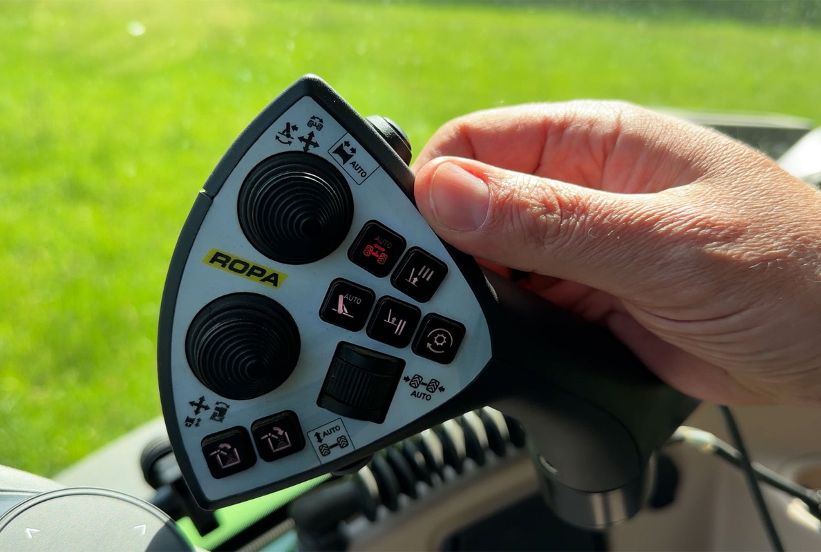 The new intelligent trailing steering system for the ROPA Keiler 2 RK22