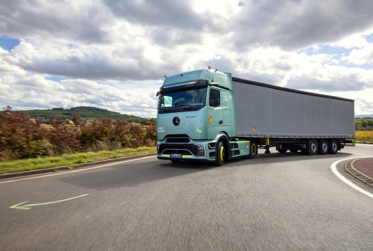 The Actros L on the roads around Molsheim, facility of Mercedes-Benz Trucks in France