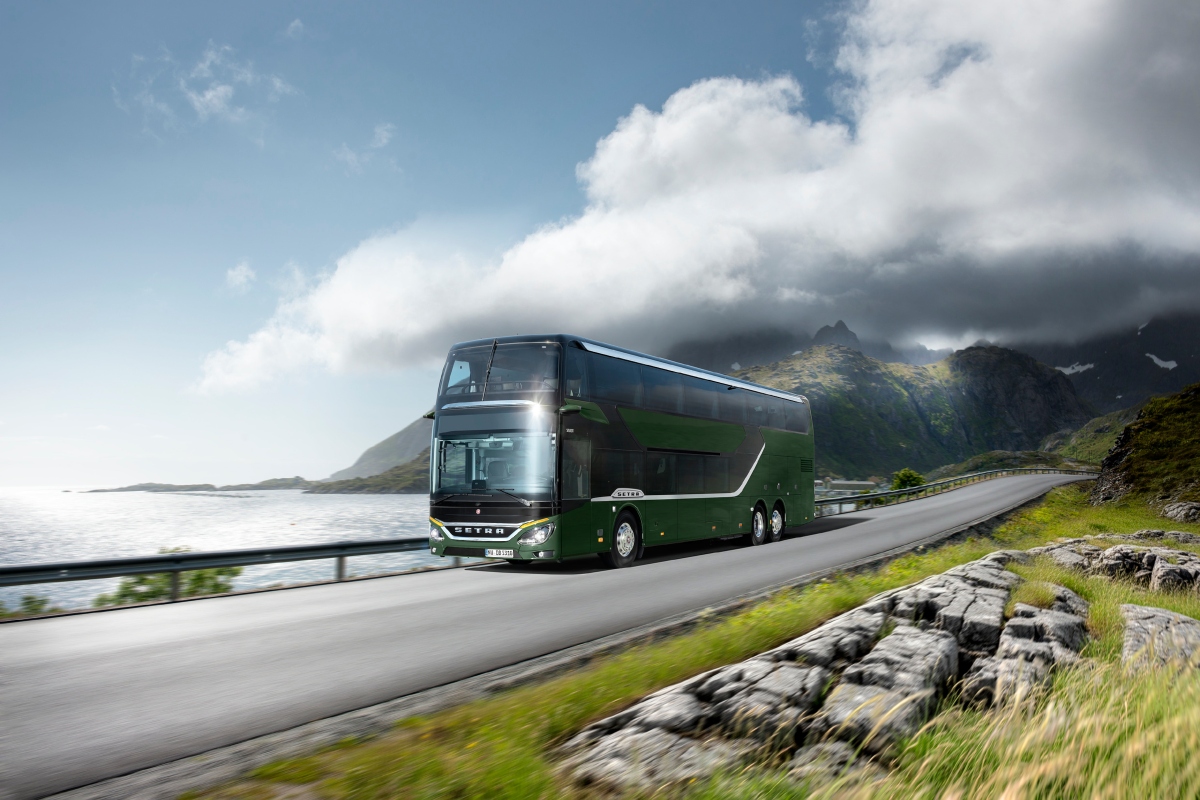Daimler Buses Makes its Coaches Even More Efficient, Digital and Safer