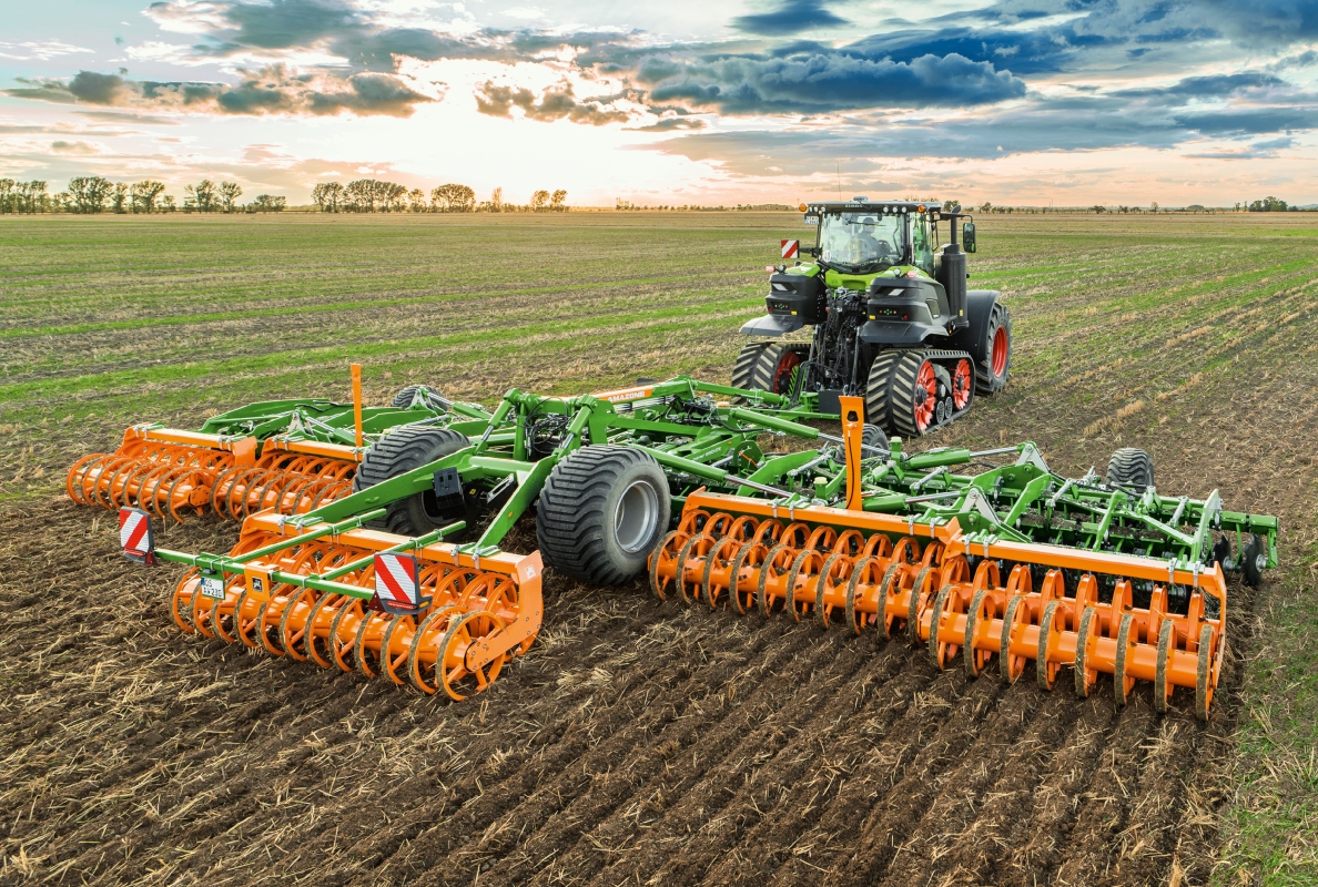 Catros 12003-2TX - Maximum output thanks to the 12 m working width and working speeds of up to 18 km/h.