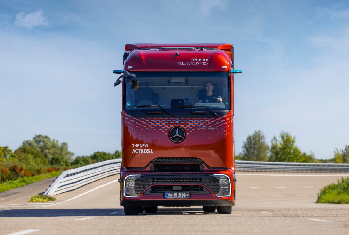 The Actros L on the roads around Molsheim, facility of Mercedes-Benz Trucks in France