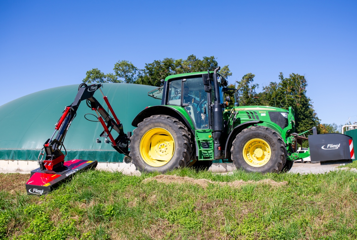 The Fliegl extension arm – new possibilities in forestry and agricultural maintenance