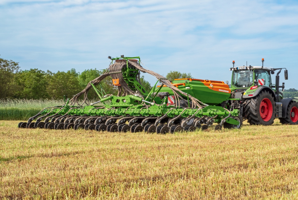 The high-capacity Condor 9002-2TC remains handy and easily manoeuvrable thanks to its compact chassis design.