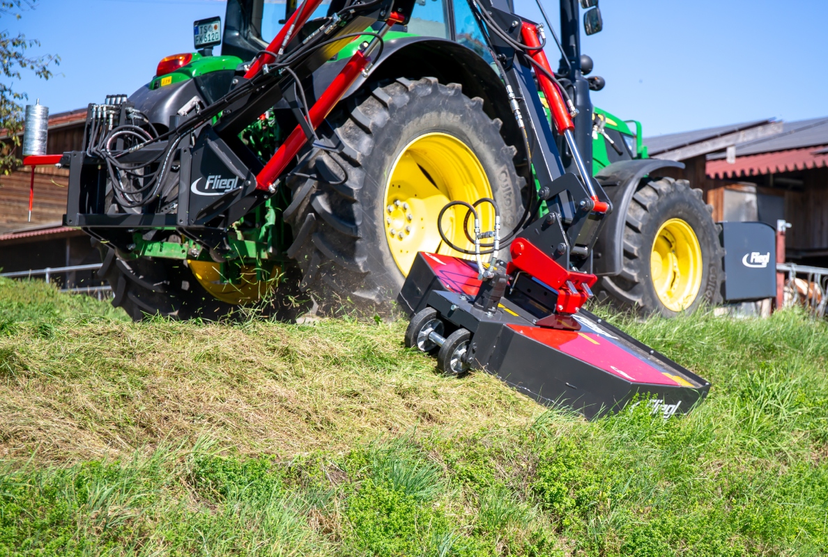 The Fliegl extension arm – new possibilities in forestry and agricultural maintenance