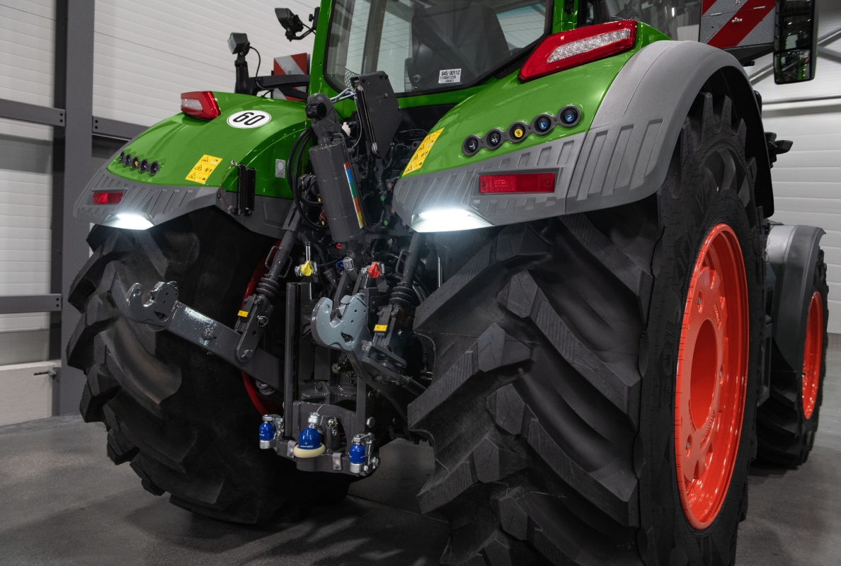 Makes the working day a pleasure. Fendt 800 Vario