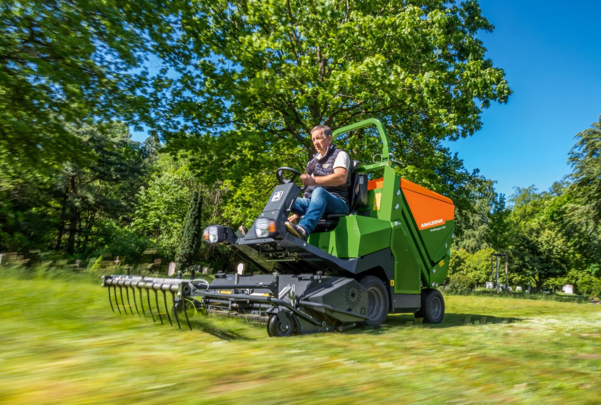 Profihopper 1250 with InsectGuard insect scaring.