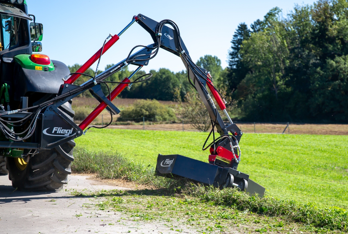 The Fliegl extension arm – new possibilities in forestry and agricultural maintenance