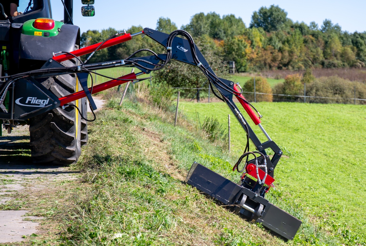 The Fliegl extension arm – new possibilities in forestry and agricultural maintenance