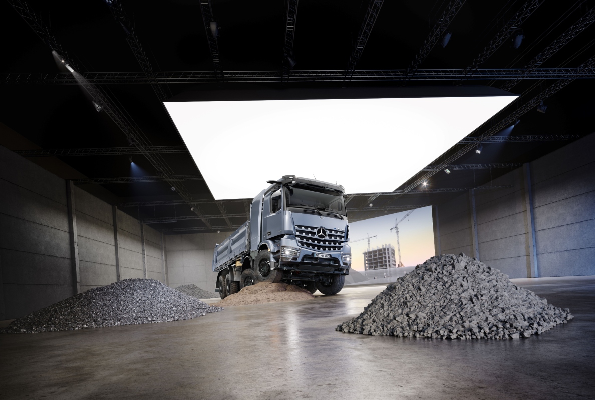 Robust, powerful – and now also all-electric: Mercedes-Benz Trucks presents the new eArocs 400 at bauma 2025
