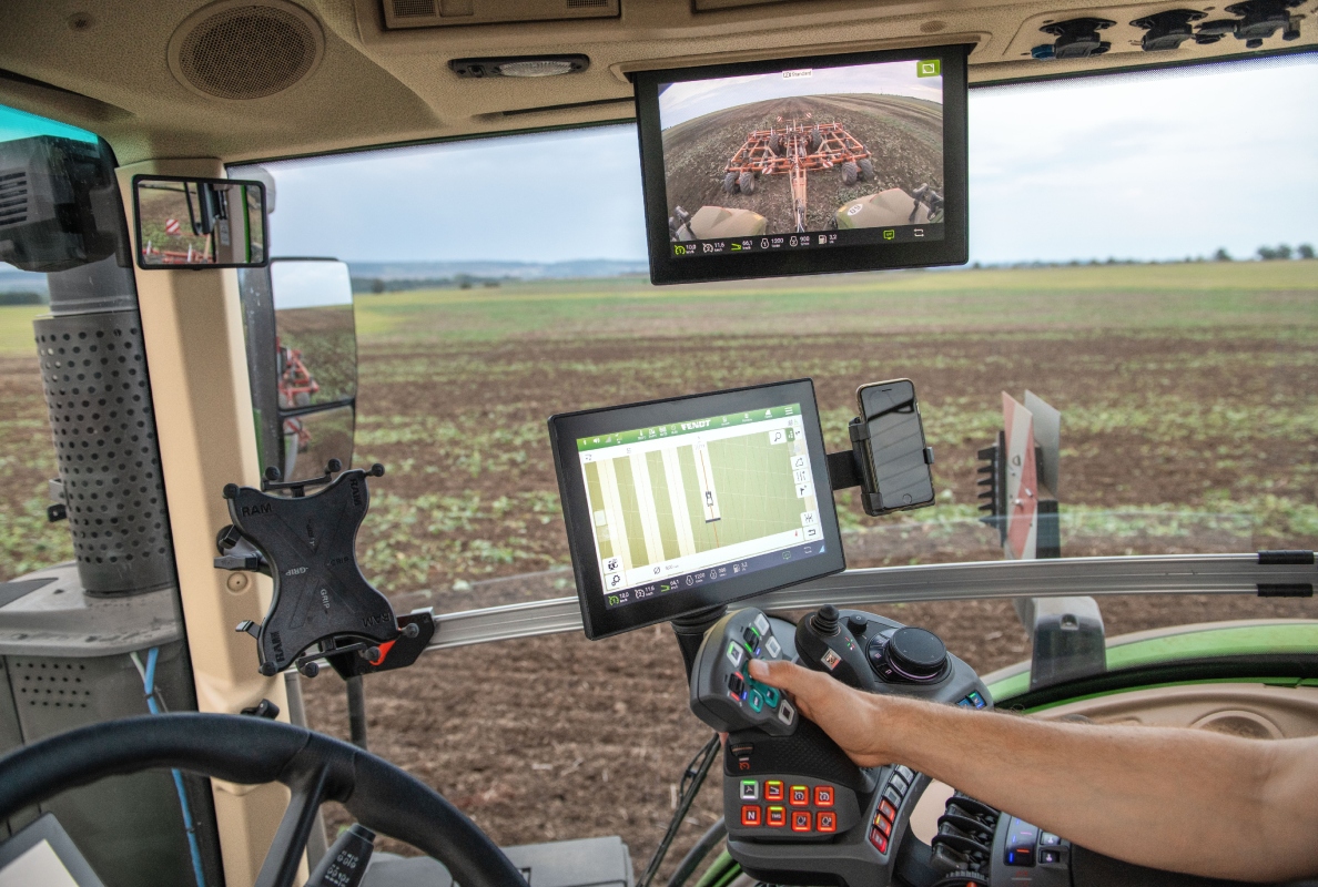 More output. It's more user friendly. More light. Fendt 1000 Vario