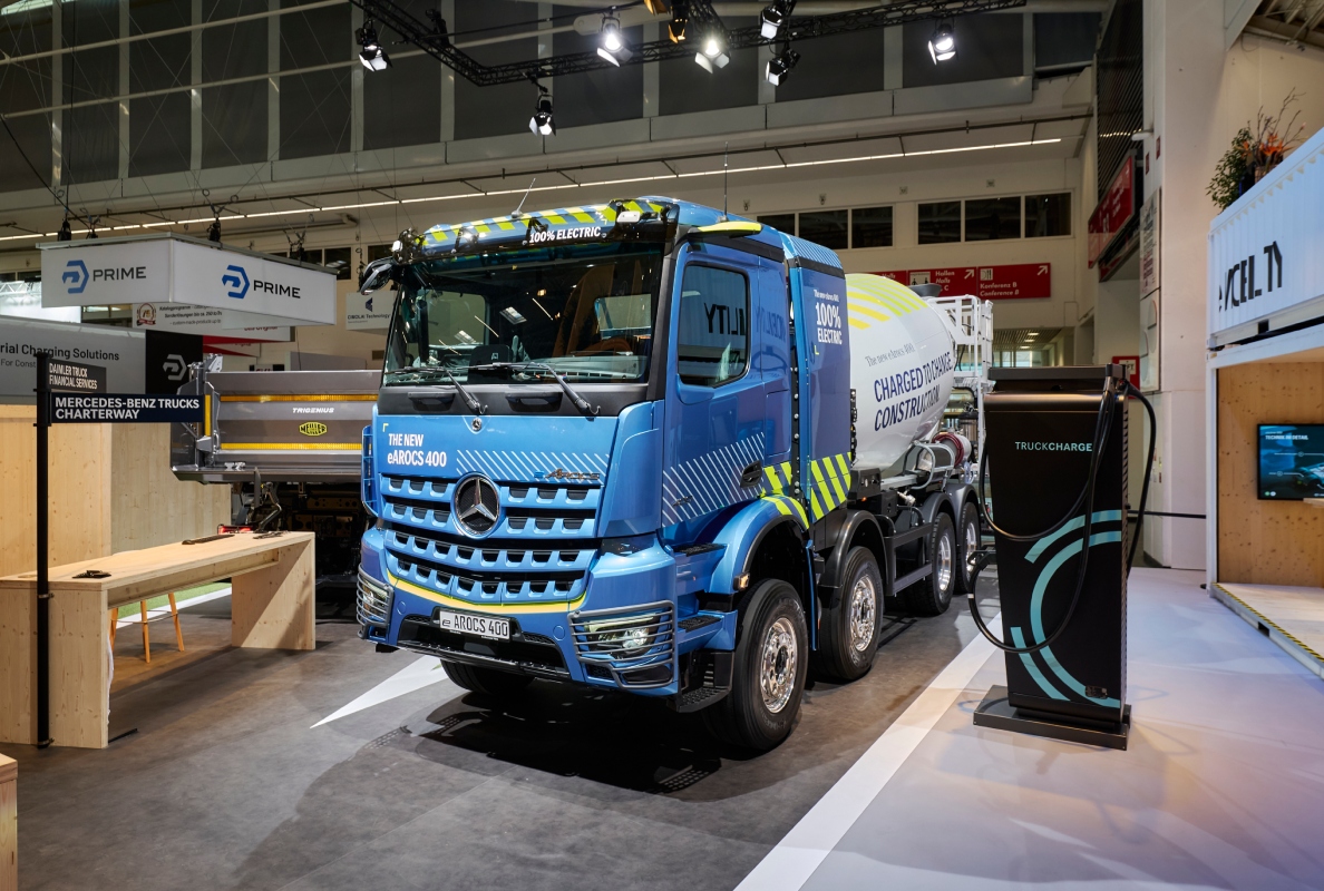 Robust, powerful – and now also all-electric: Mercedes-Benz Trucks presents the new eArocs 400 at bauma 2025