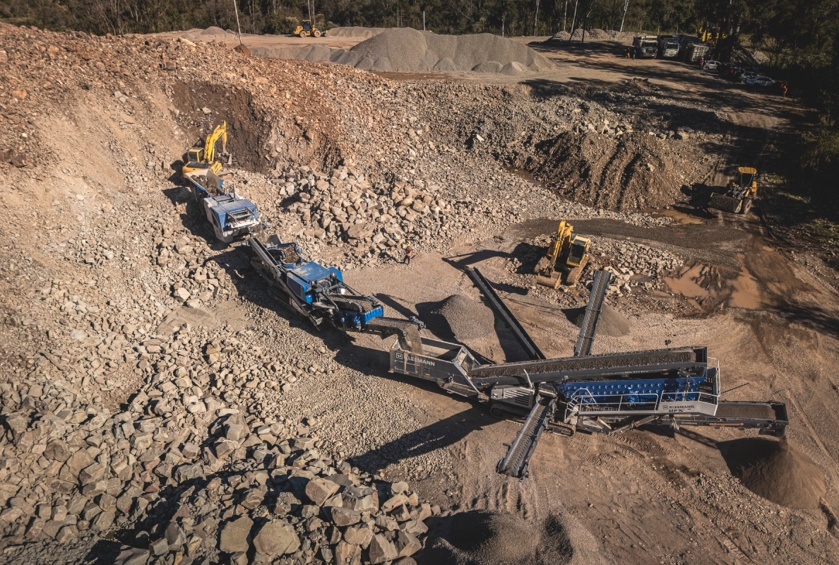 The mobile plant train deployed in Brazil consists of a MOBICAT MC 110 EVO2 jaw crusher, a MOBICONE MCO 90 EVO2 cone crusher and a MOBISCREEN MSC 953 EVO classifying screen.