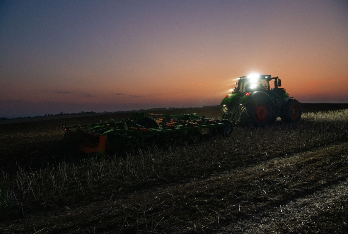 More output. It's more user friendly. More light. Fendt 1000 Vario