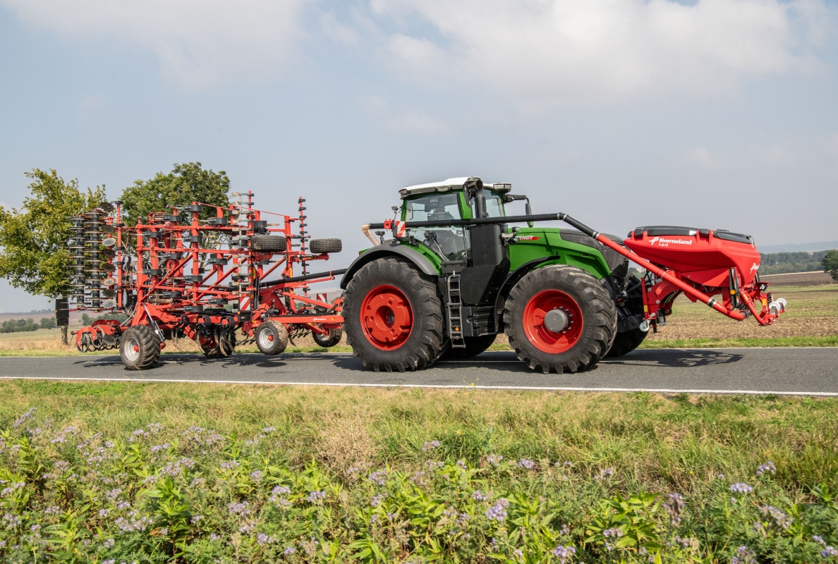 More output. It's more user friendly. More light. Fendt 1000 Vario