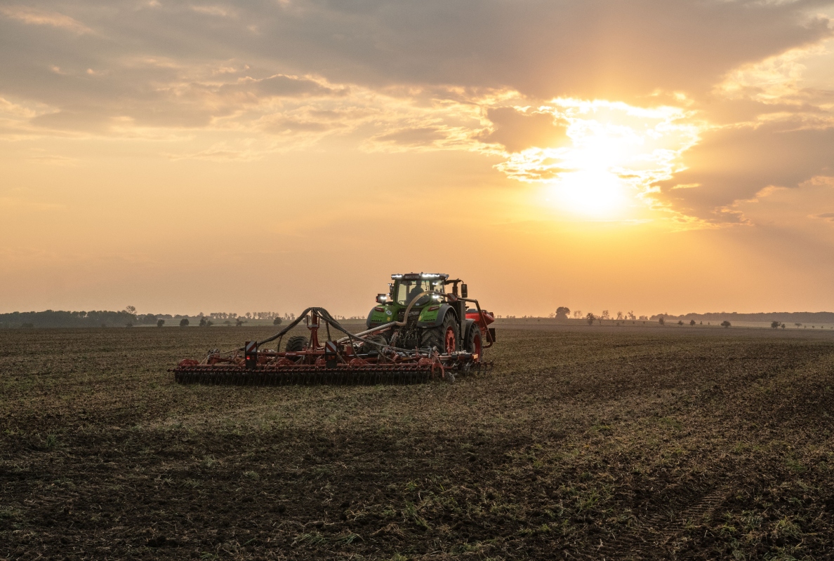More output. It's more user friendly. More light. Fendt 1000 Vario