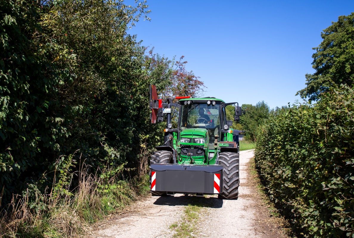 The Fliegl extension arm – new possibilities in forestry and agricultural maintenance