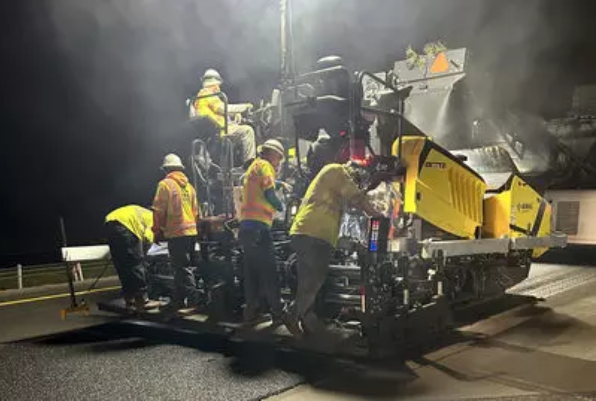 BOMAG launches new CR 820 T-2 paver and Versa 16 screed at CONEXPO-CON/AGG