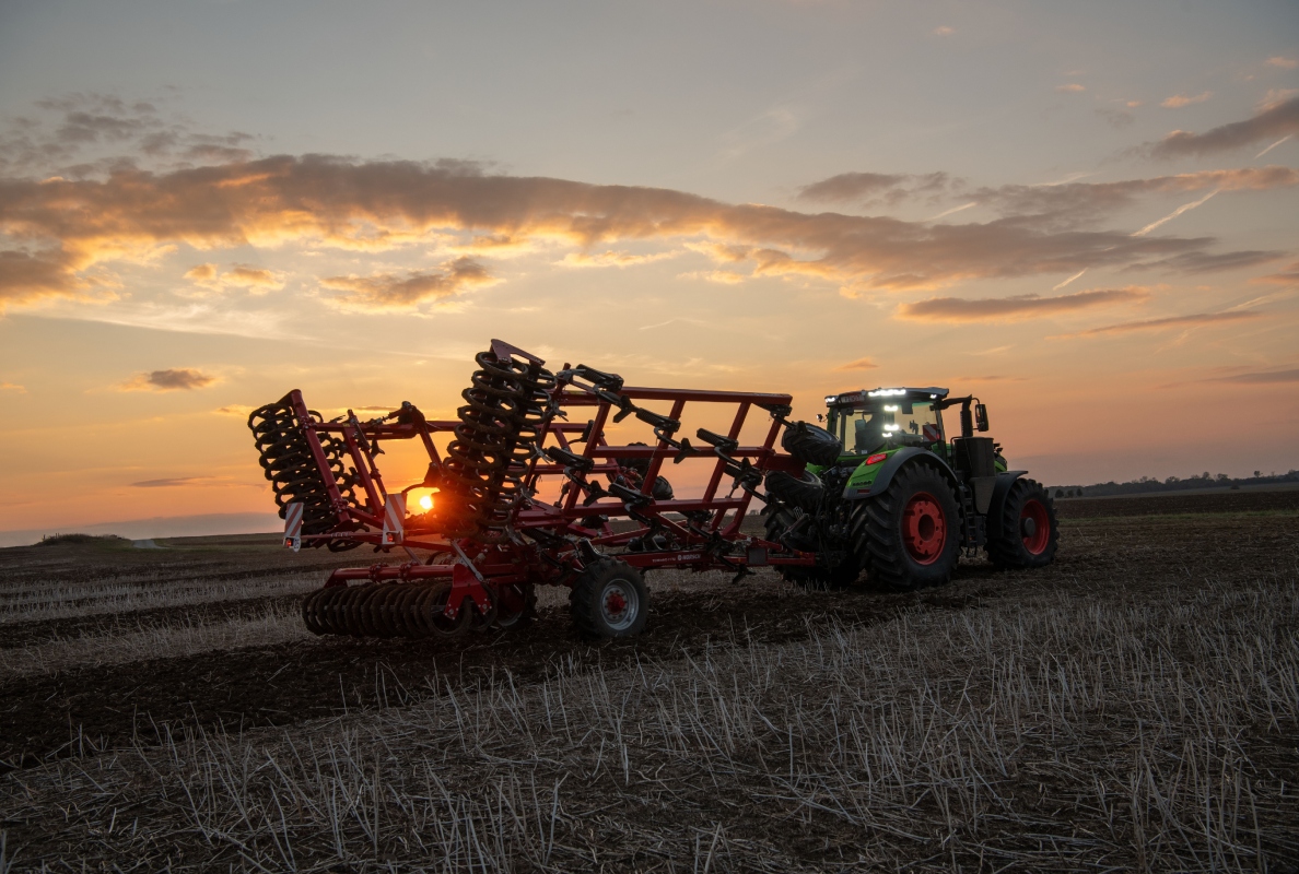 More output. It's more user friendly. More light. Fendt 1000 Vario