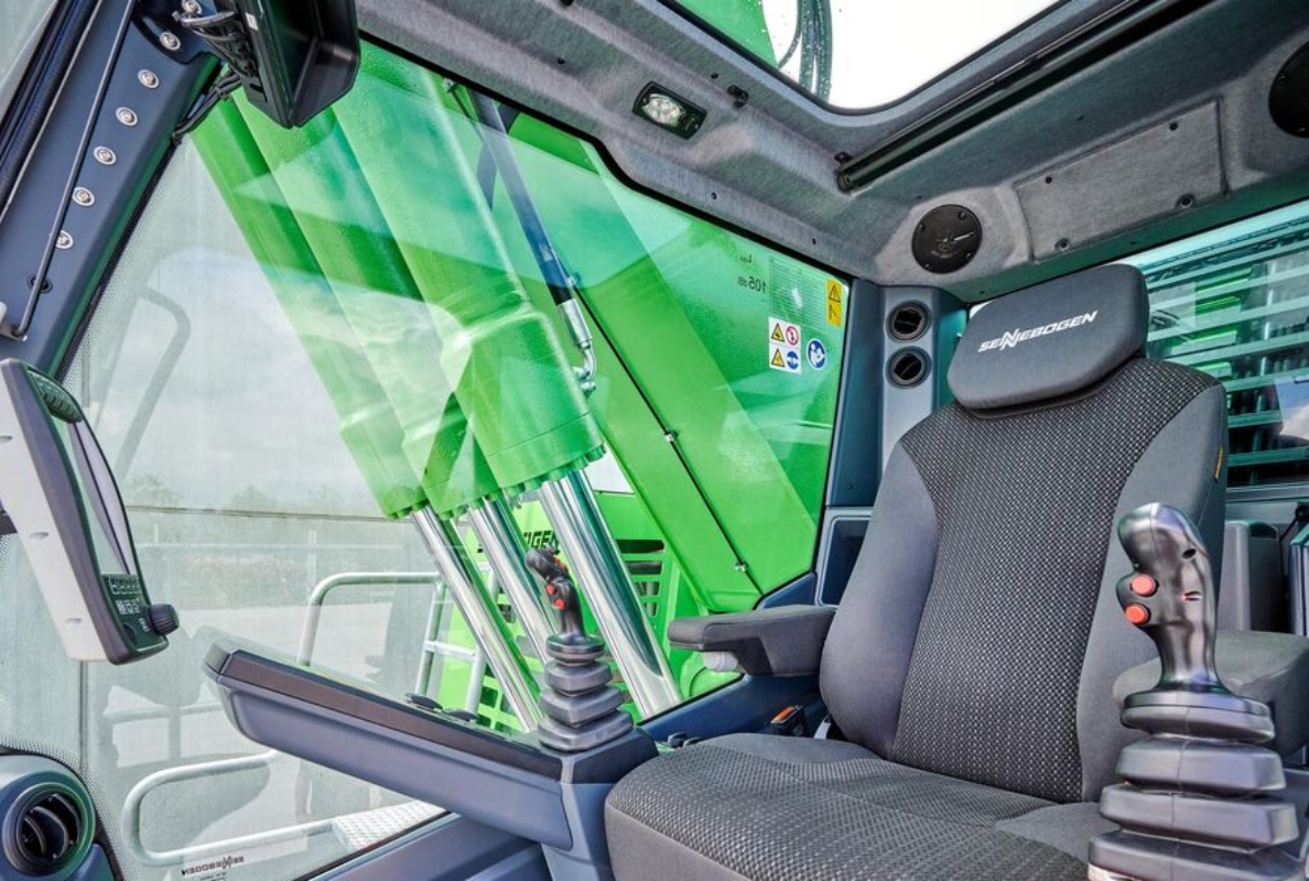 The new SENNEBOGEN maXcab - The most modern and comfortable cab in its class