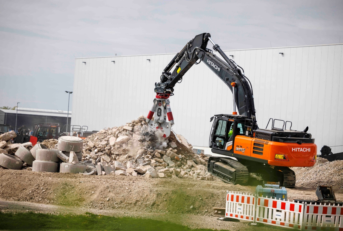 Hitachi presents specially adapted ZX390TC-7 excavator at Intermat