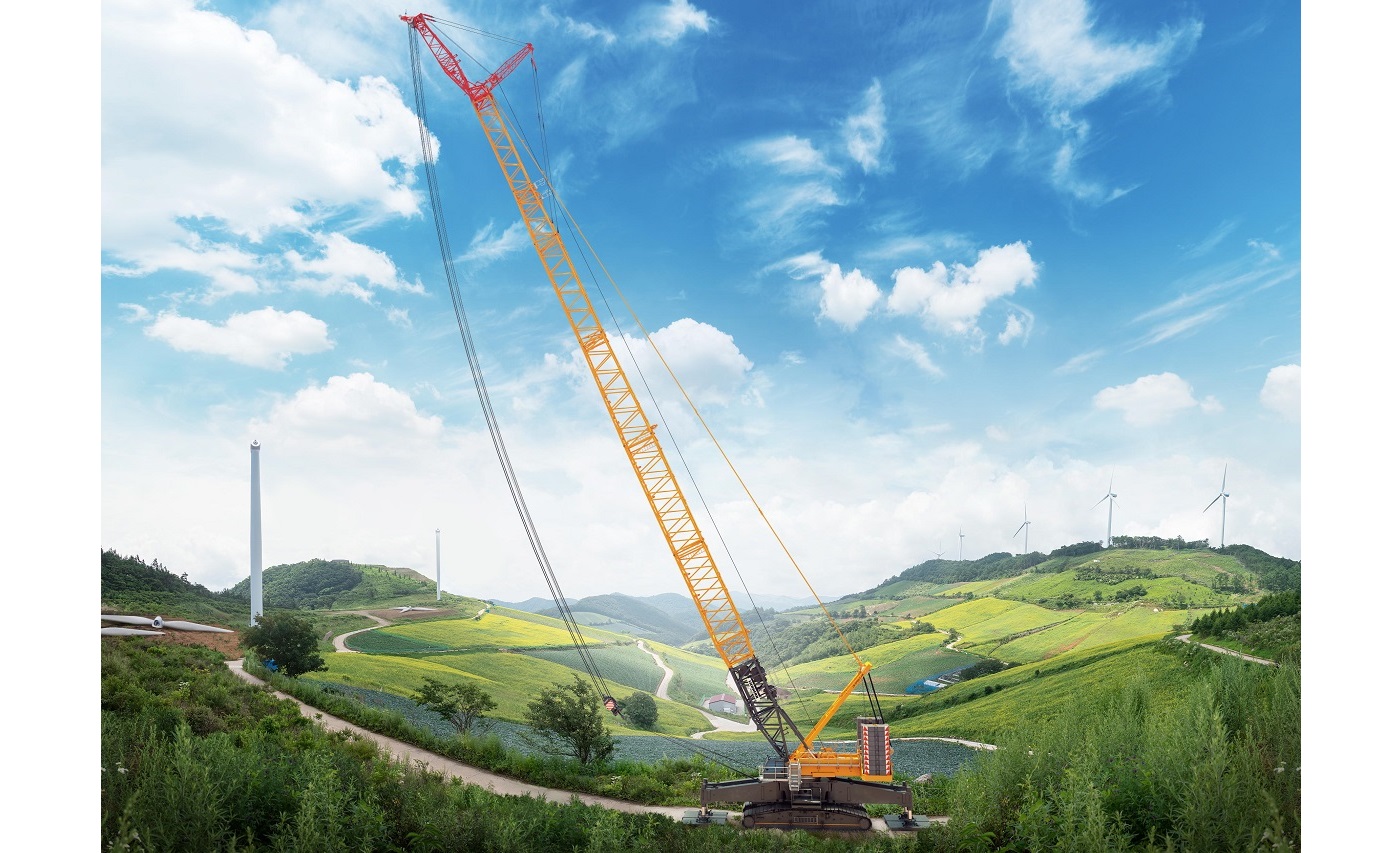 The LR 1700-1.0W is the new benchmark for narrow track cranes worldwide.