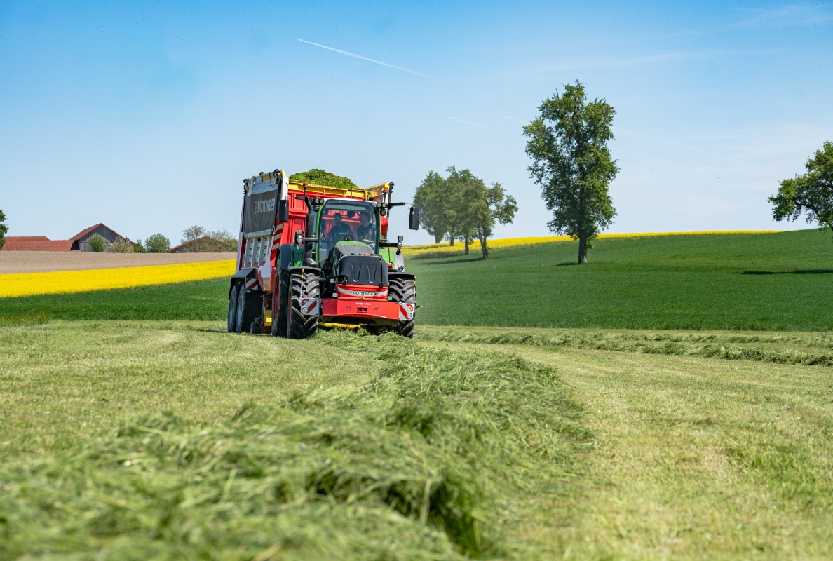 LIQUIDO F 3000 in action with JUMBO 5320 DB