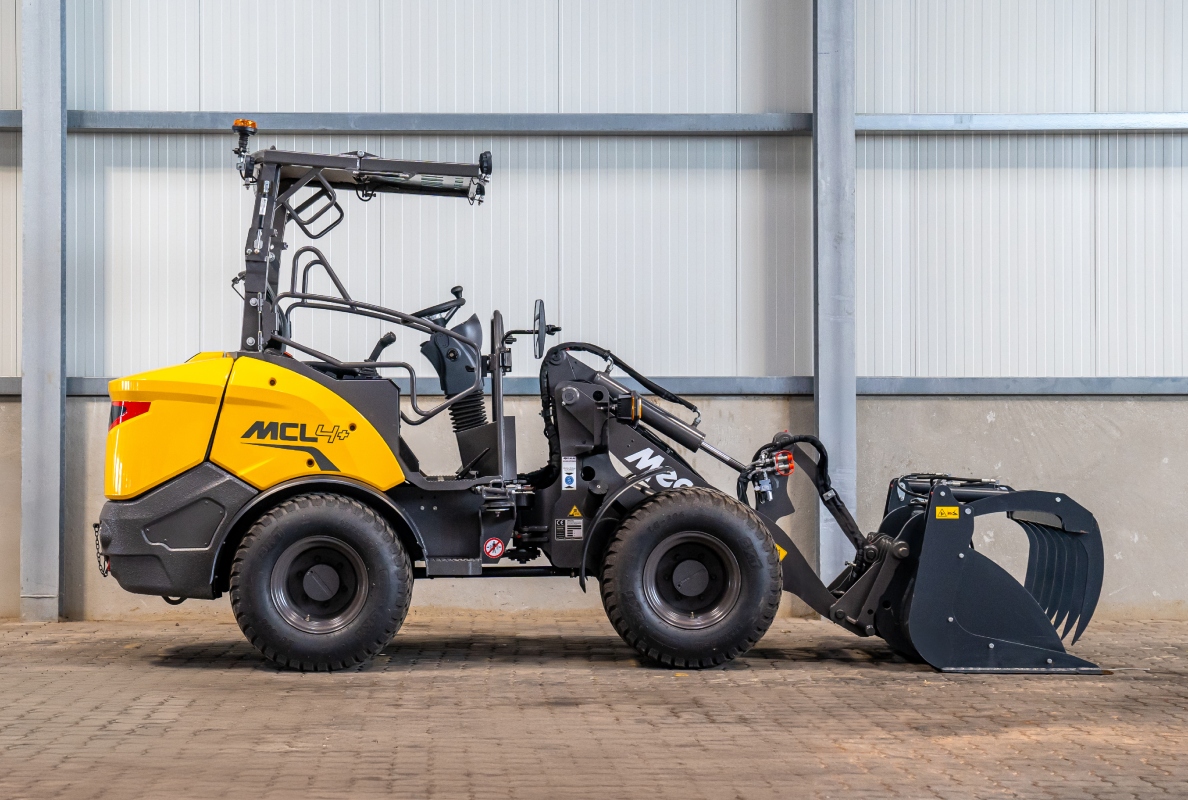 MCL loader now with folding roof: The new yard loaders from Mecalac