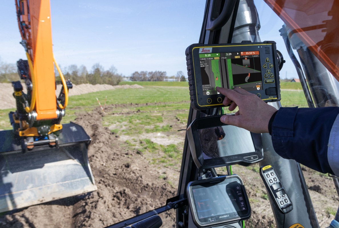 New Leica MC1 3D Machine Guidance System for Develon DX225LC-7X Excavator