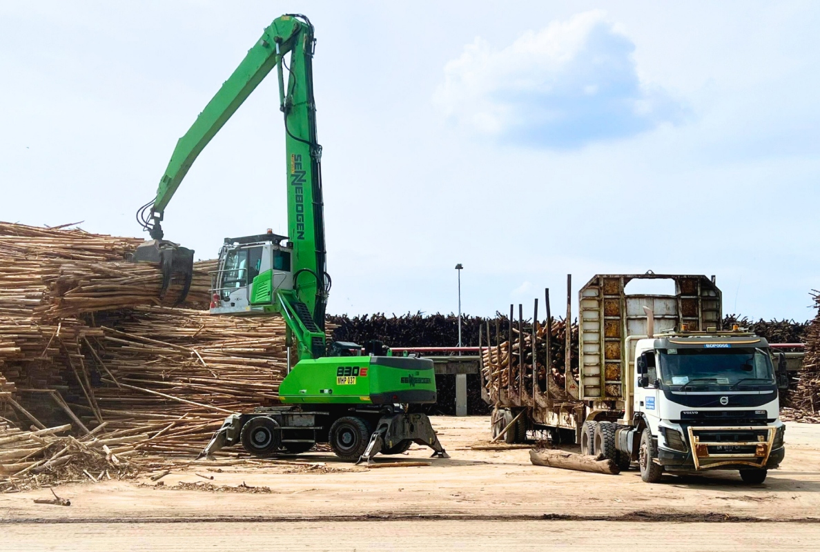 Indonesian paper mill with 9 material handling machines