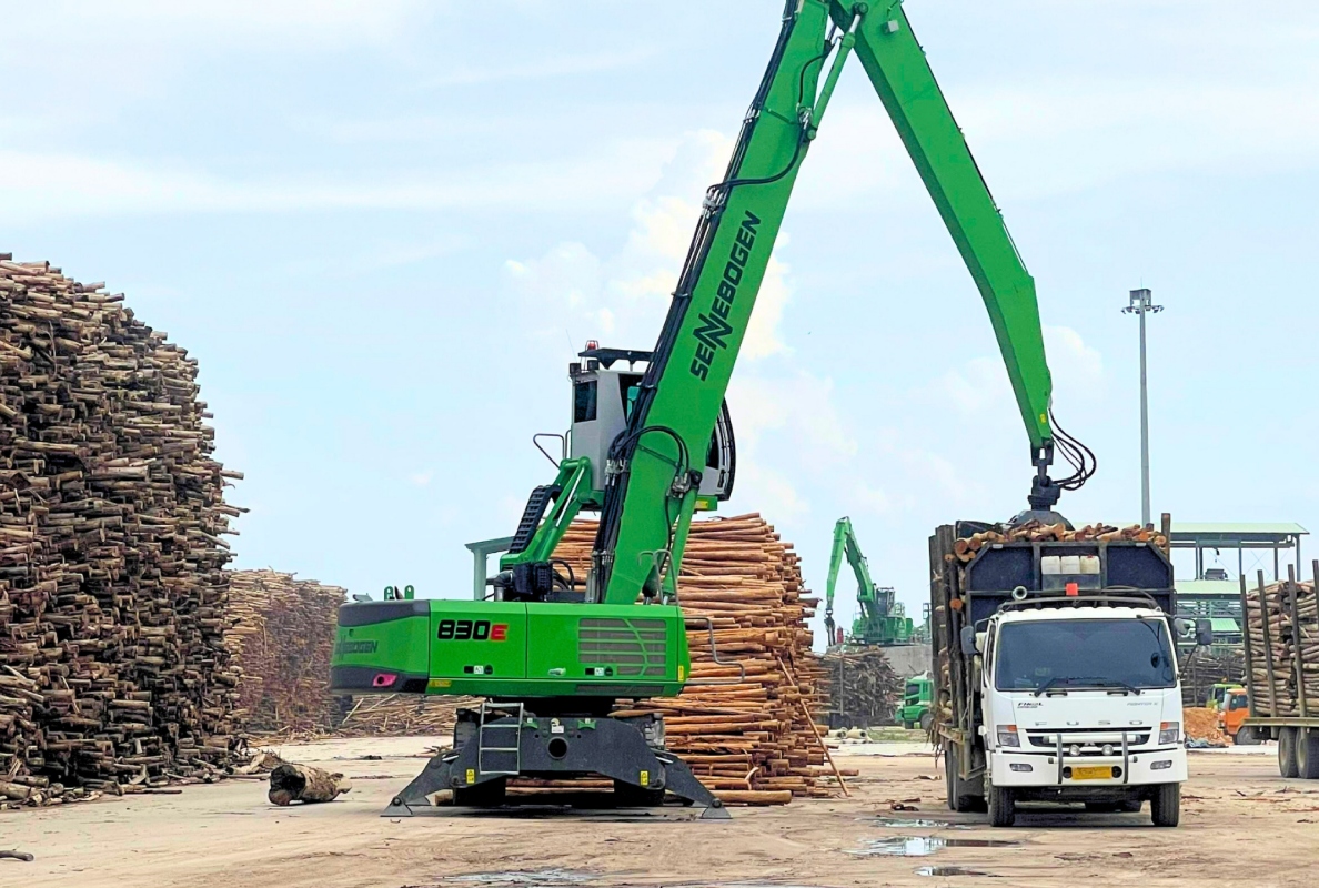 Indonesian paper mill with 9 material handling machines