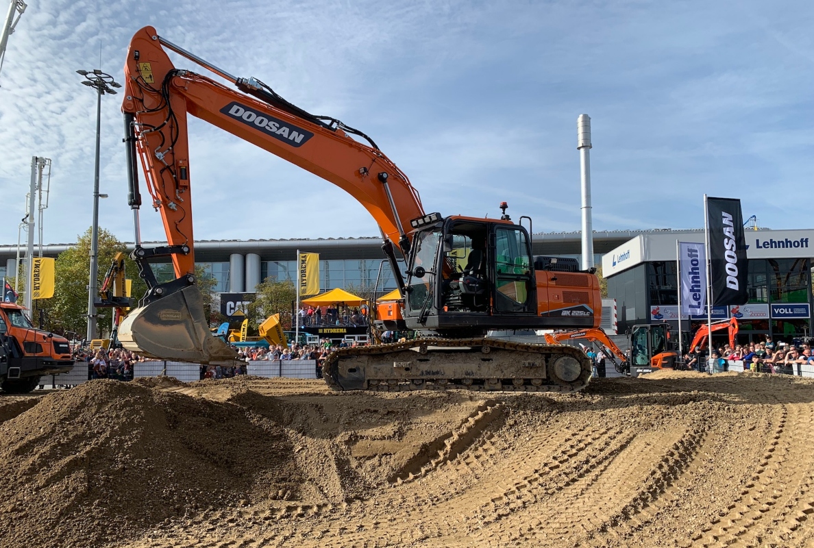  Teleoperating DX225LC-7X at Bauma 2022