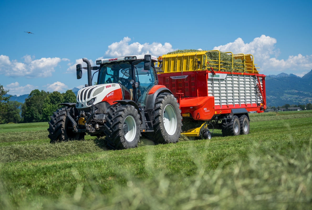 The BOSS 5300 MASTER: a high output all-rounder in grassland harvesting