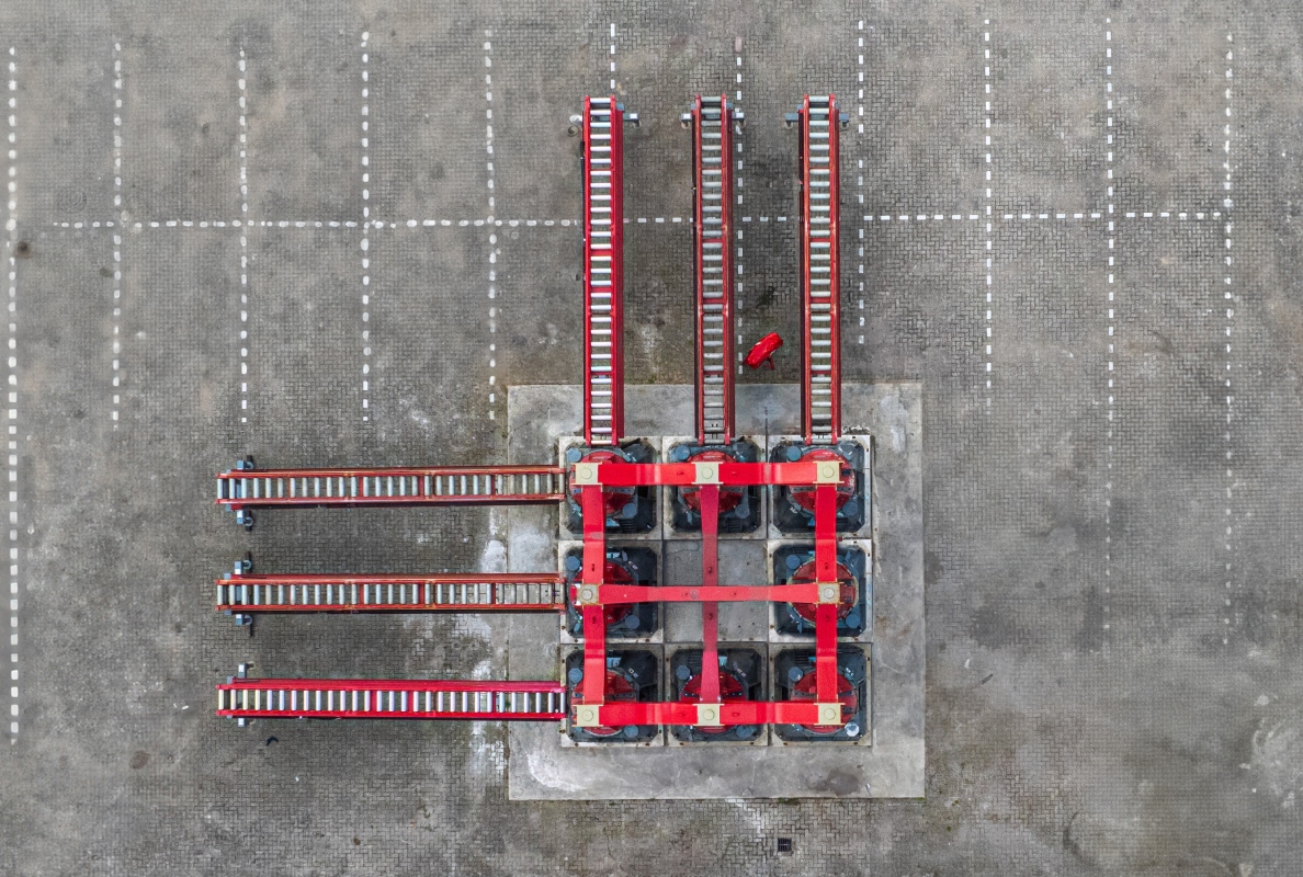 Mammoet's Mega Jack system completed the world's heaviest jack-up operation, lifting 42,780t.